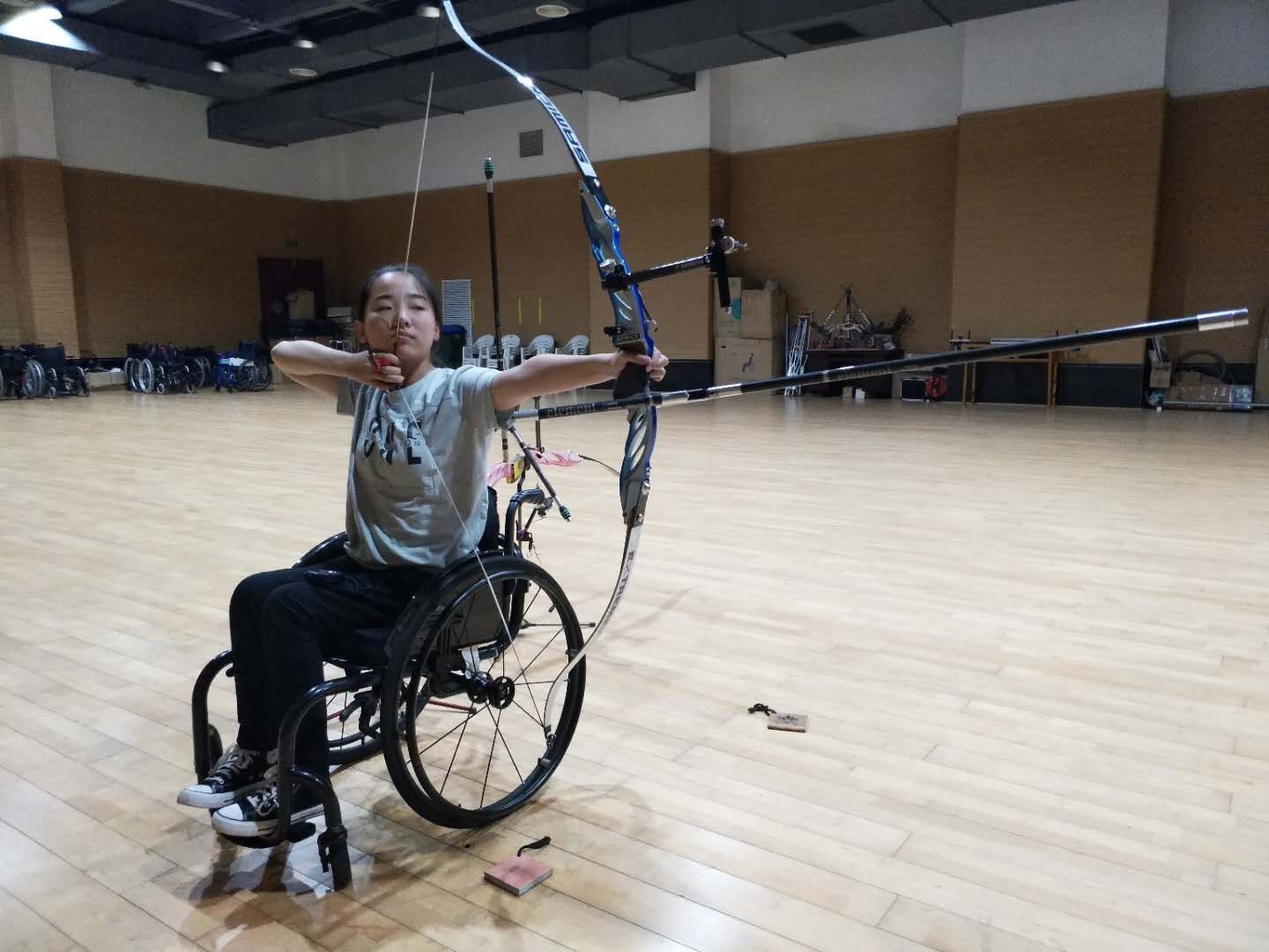 胡欣妍练习拉弓.jpg