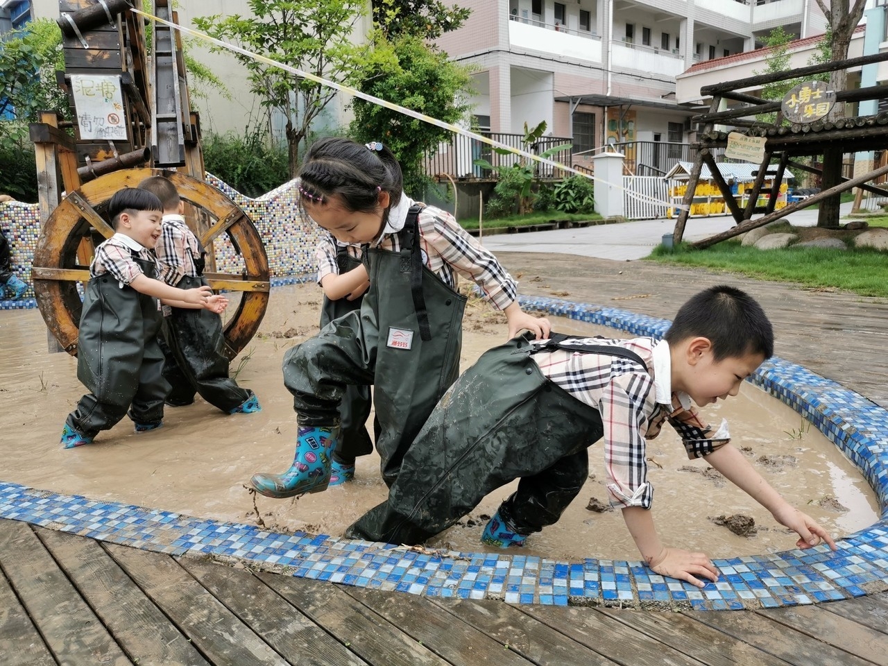 实验二幼“开塘礼” 记者 杜晓萍 摄.jpg
