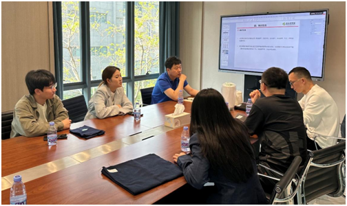 学生团队与中国纺织科学研究院纳米材料研究团队研讨运动功能性纱线