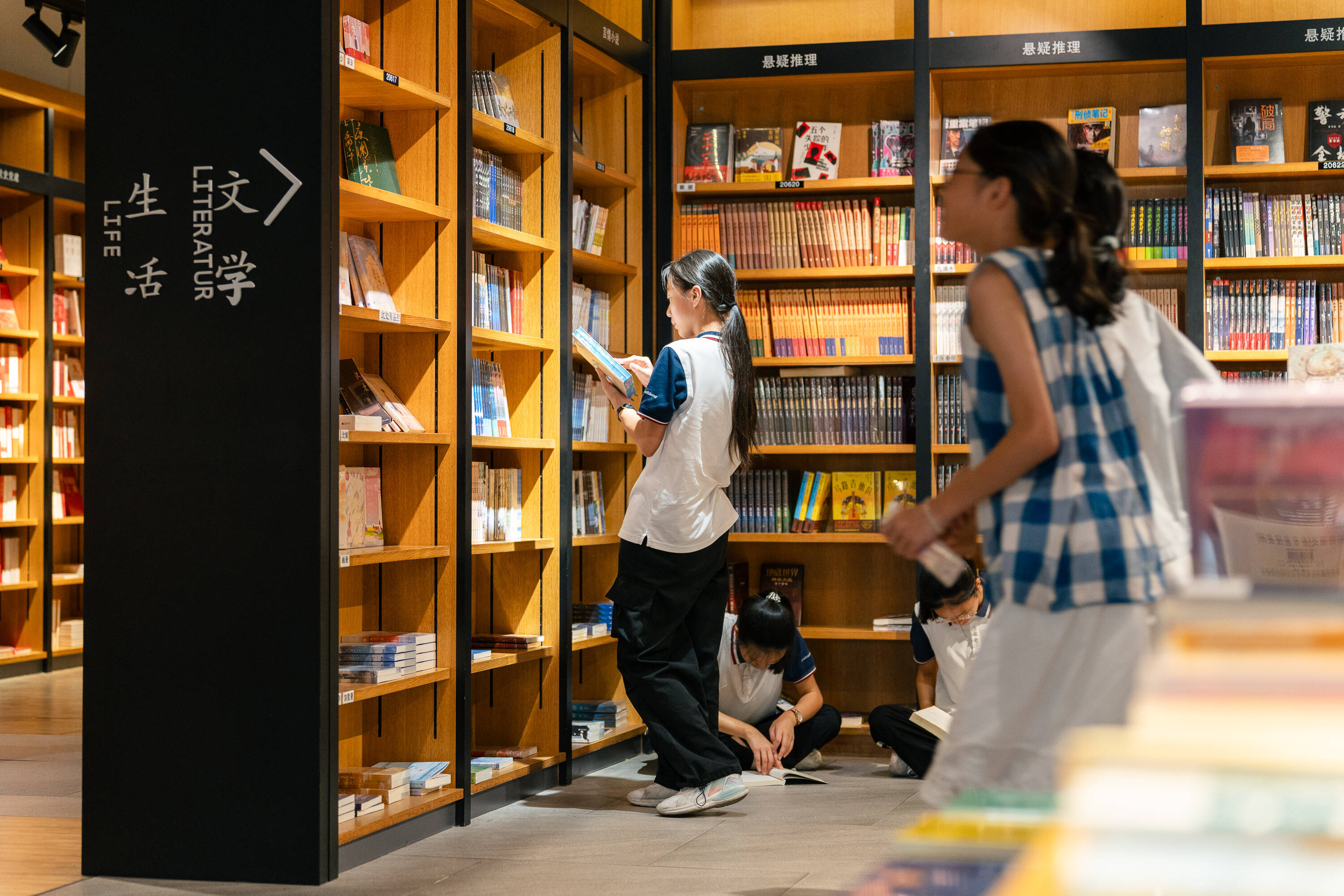 “暑期阅读热”来袭！书店秒变学生自习室
