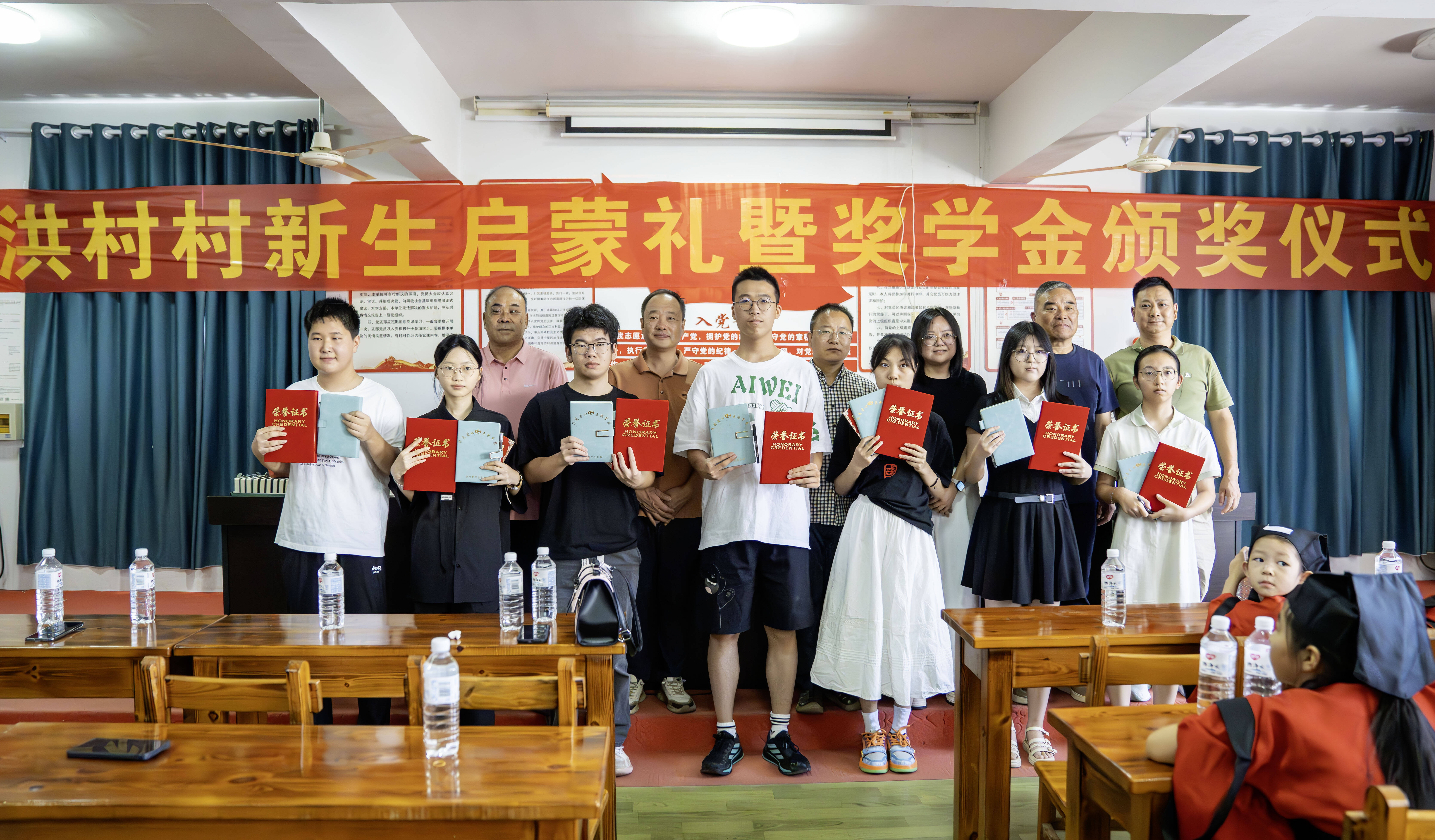 连续10年！洪村为优秀学子颁发奖学金，受助者成助人者，爱心在传递→