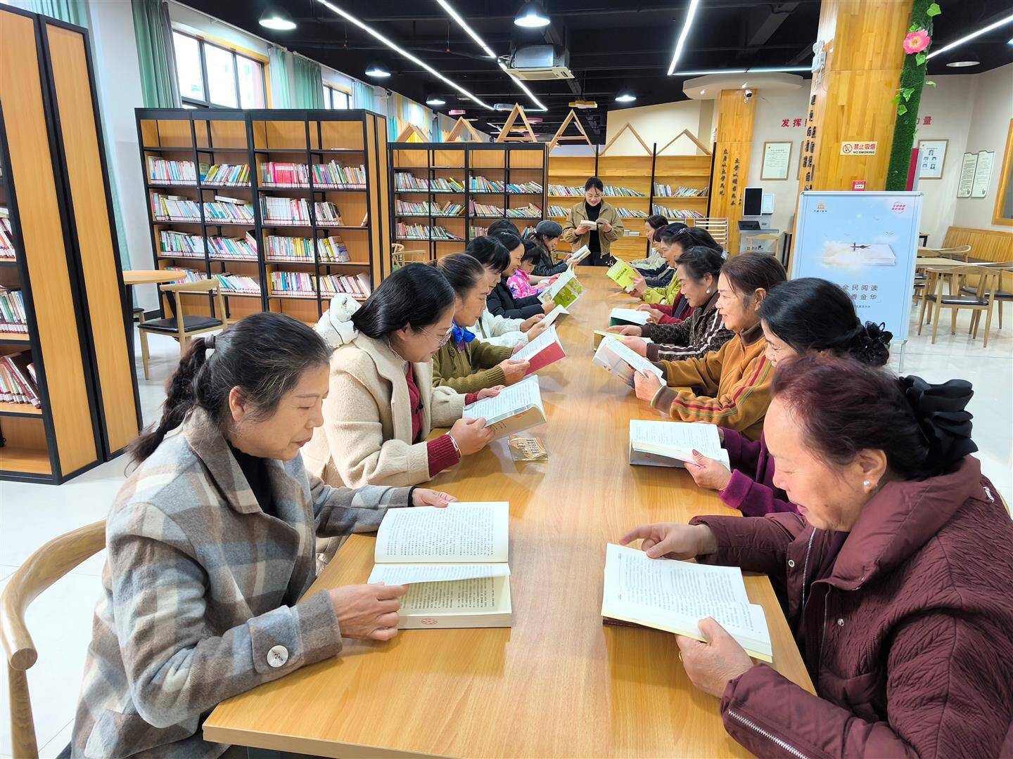 以书为媒，绘就社区文明新画卷